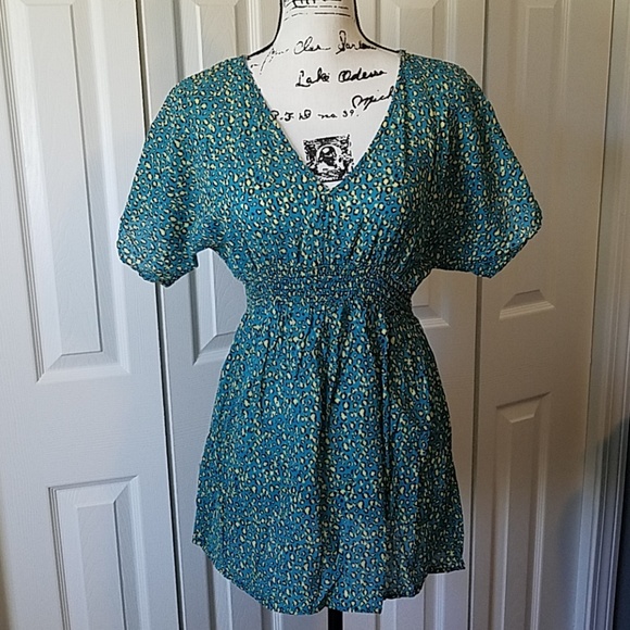 Exhilaration leopard print V neck top - Picture 1 of 3